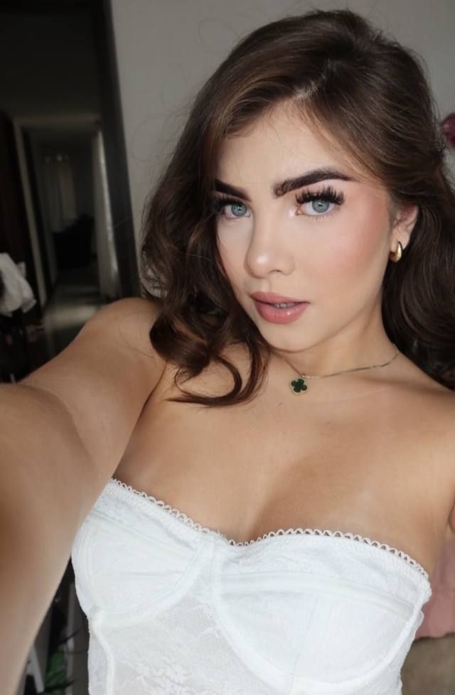 Juicy pussy I drip 💧 🍑 - Image 3